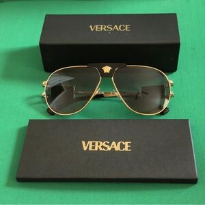 ✨ Versace Gold Pilot Sunglasses – Medusa Logo – Made in Italy ✨